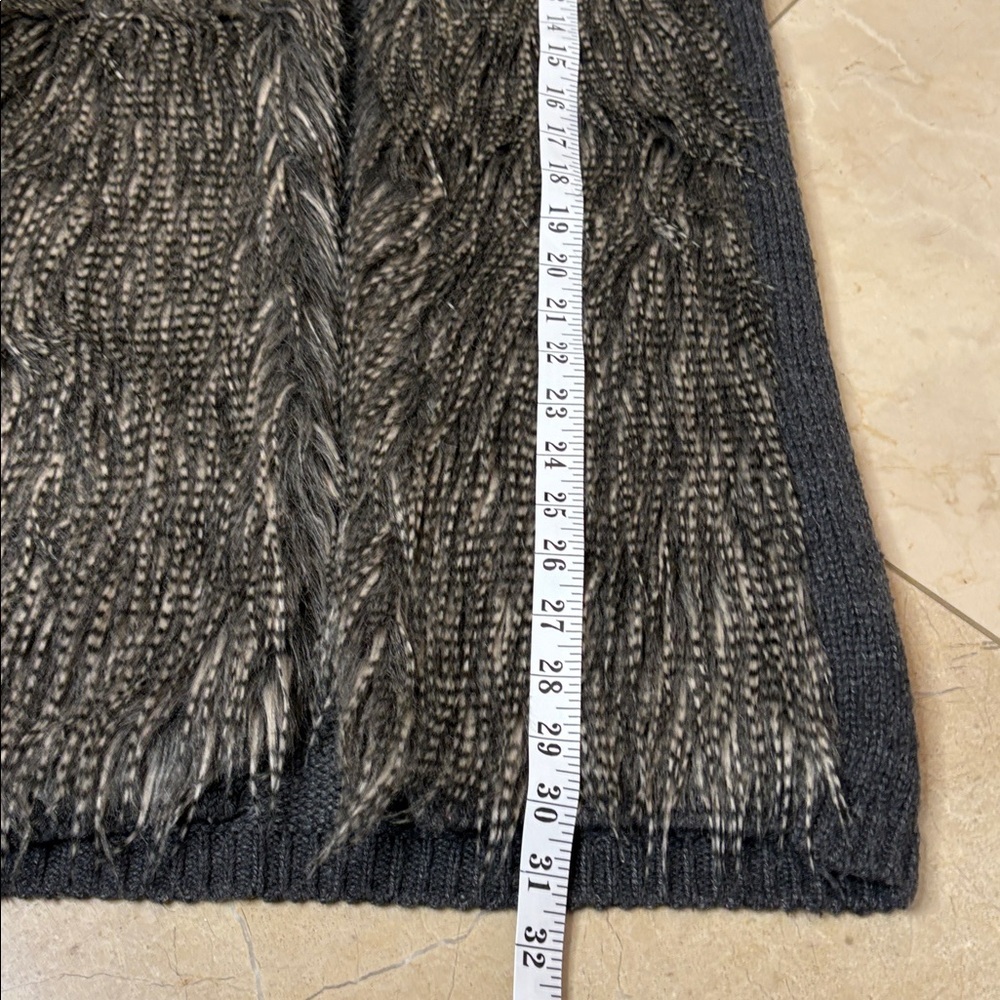 ⭐️ H&M Charcoal Knit vest with faux fur- XS - Picture 7 of 10